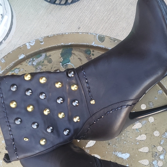 Shoes - Picture 5 of 7